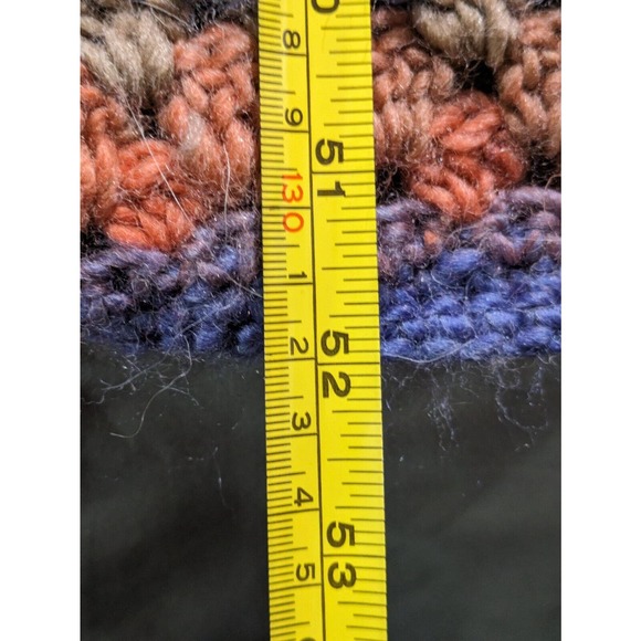 Beautiful Handmade Wild Berry Scalloped Pattern Scarf - Picture 5 of 6